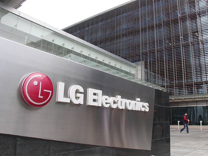 LG 今日（11/26）宣布重大人事異動與組織調整，12 月起將由首席策略長 William Cho 兼任首席執行長一職。William Cho 在 1987 年加入 Goldstar，並於 LG 德國辦公室服務 4 年，在 2019 年接任策略長前，曾經擔任過 LG 北美區總裁