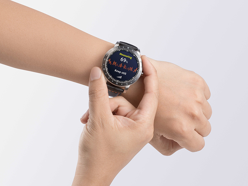華碩心電圖軟體ECG APP取得醫材認證 VivoWatch手錶陸續支援
