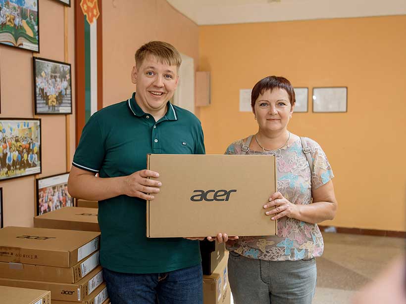 宏碁攜手數位發展部 捐贈電腦設備至烏克蘭三所中學